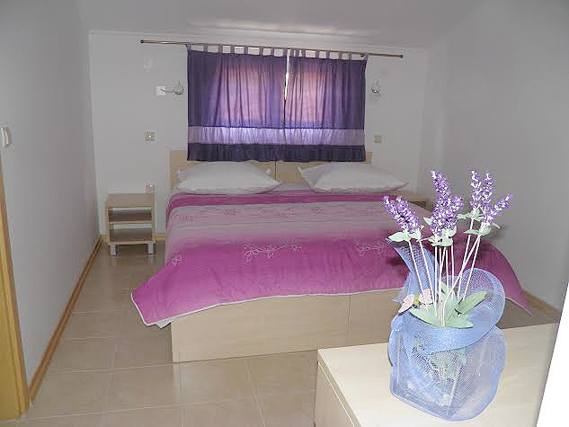 Apartments Tisno, 10 m from the sea 
