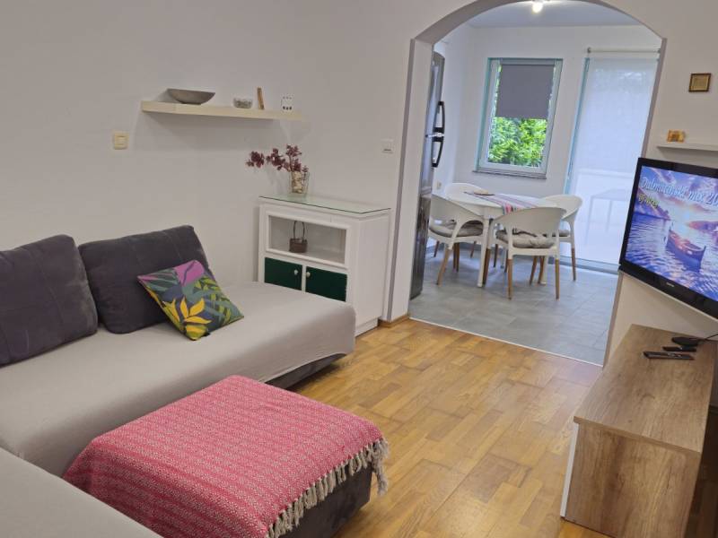 Apartment with garden in Barbariga, Istria 