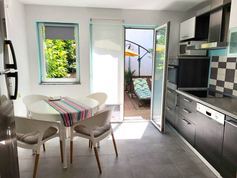 Apartment with garden in Barbariga, Istria 
