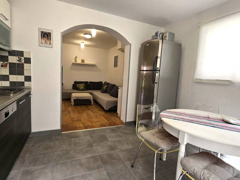 Apartment with garden in Barbariga, Istria 