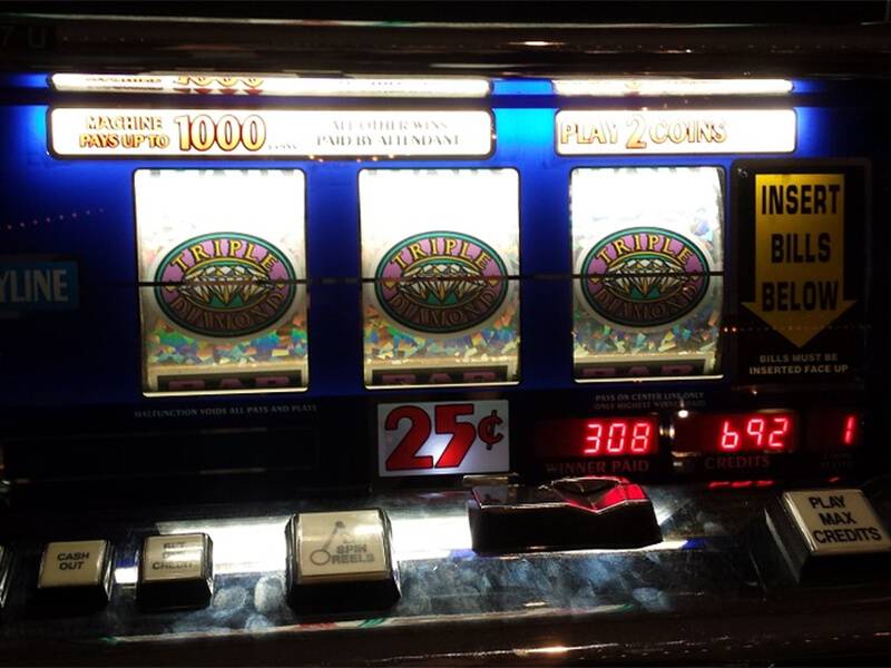Slot machine clubs