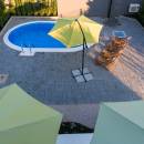 Ferienhaus mit Pool 300 m von Strand Biograd, Dalmatien 