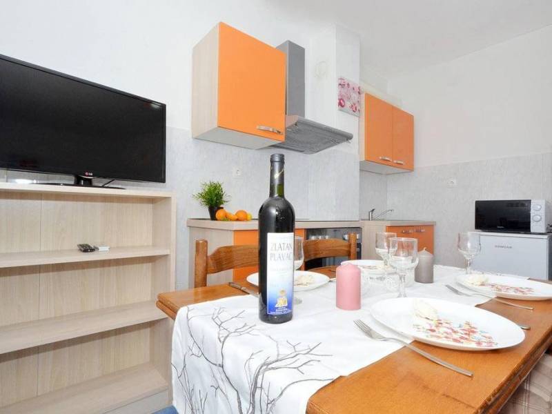 Casa vacanze con piscina Okrug Gornji, Ciovo Casa vacanze con piscina Okrug Gornji, Ciovo