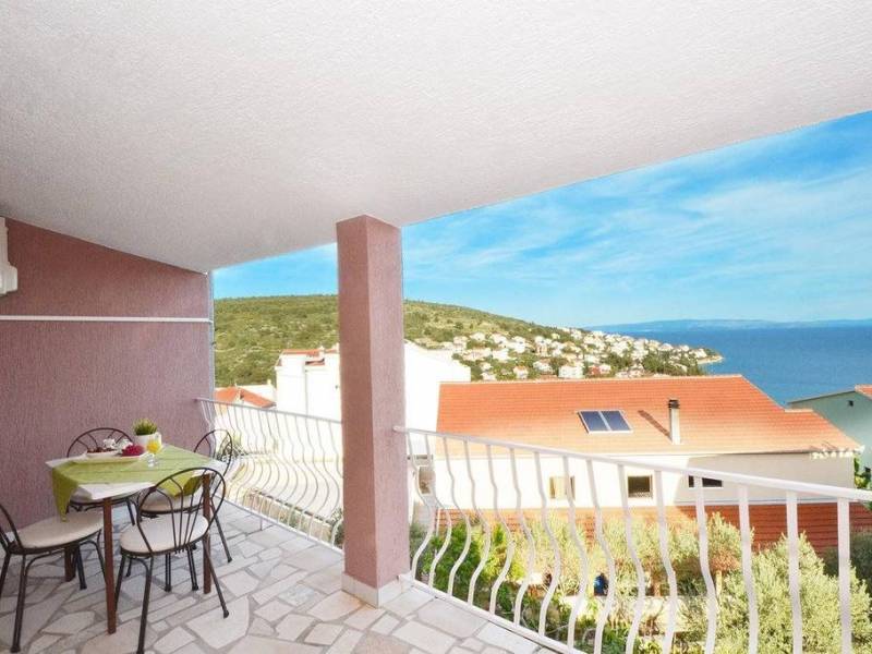 Casa vacanze con piscina Okrug Gornji, Ciovo Casa vacanze con piscina Okrug Gornji, Ciovo