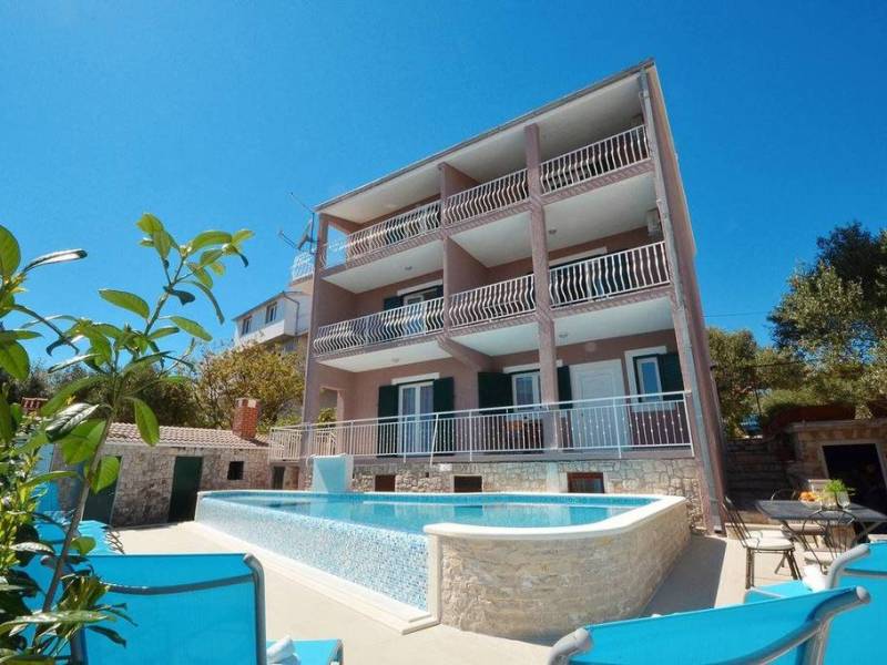 Casa vacanze con piscina Okrug Gornji, Ciovo Casa vacanze con piscina Okrug Gornji, Ciovo