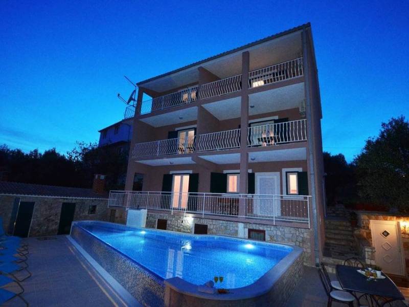 Casa vacanze con piscina Okrug Gornji, Ciovo Casa vacanze con piscina Okrug Gornji, Ciovo
