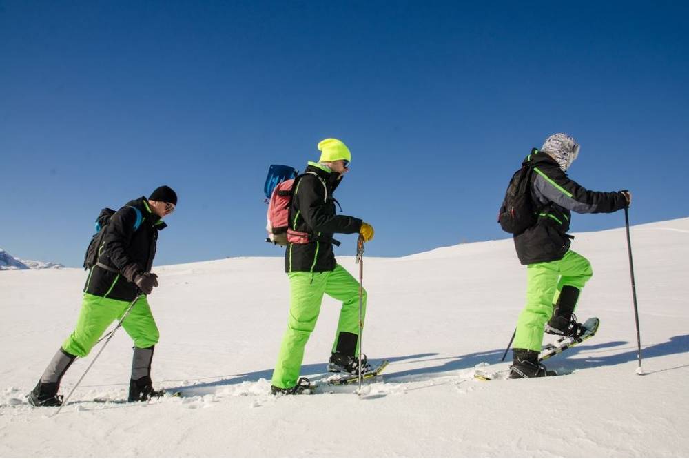 Snowshoe hiking tours during the day and night Kolasin