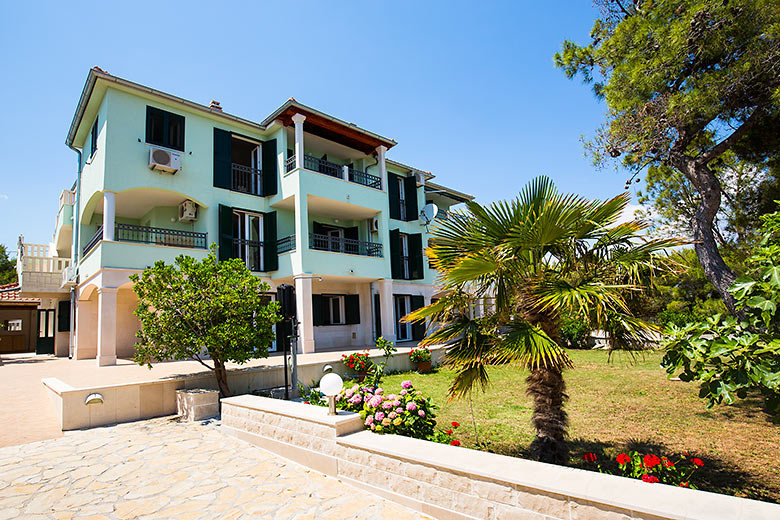 Apartments Melisa, Sumartin, Island Brac, Croatia 