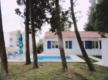 Maria Holiday Home With Pool