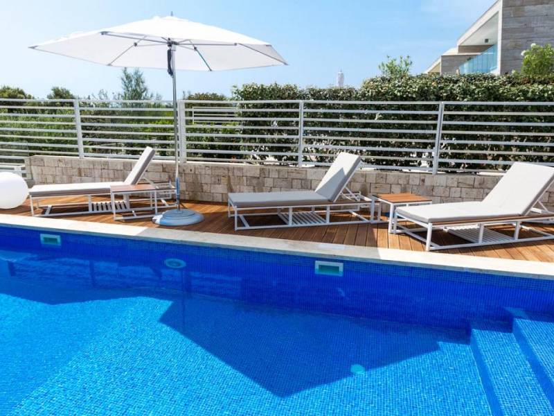 Villa met zwembad direct aan zee, Petrcane, Zadar, Dalmatië, Kroatië 