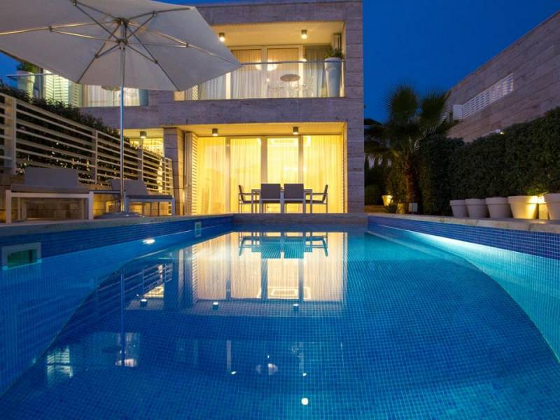 Villa met zwembad direct aan zee, Petrcane, Zadar, Dalmatië, Kroatië 