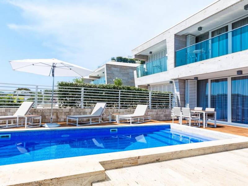 Villa avec piscine directement sur la mer, Petrcane, Zadar, Dalmatie, Kroatie 