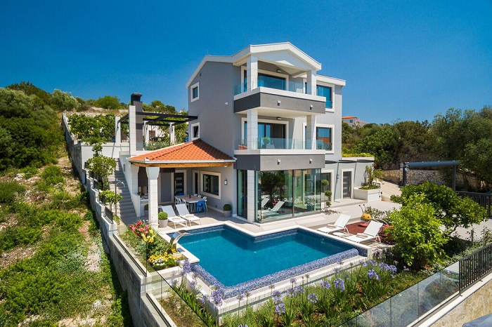 Luxe villa met zwembad op het eiland Ciovo, Dalmatië, Kroatië 