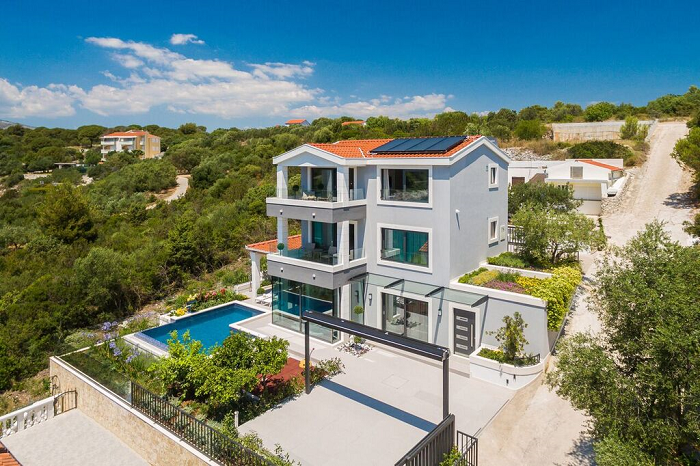 Villa di lusso con piscina sullisola di Ciovo, Dalmazia, Croazia 