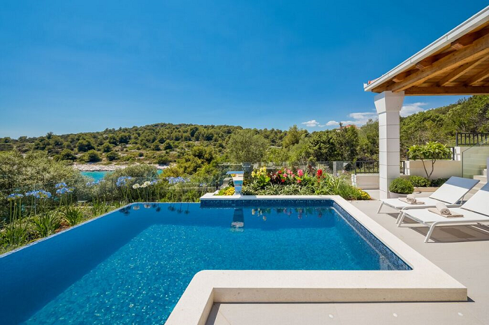 Villa di lusso con piscina sullisola di Ciovo, Dalmazia, Croazia 