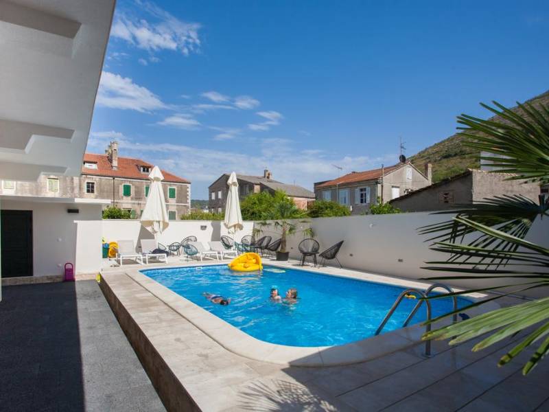 Stenen villa met zwembad, Vis, Dalmatië, Kroatië 