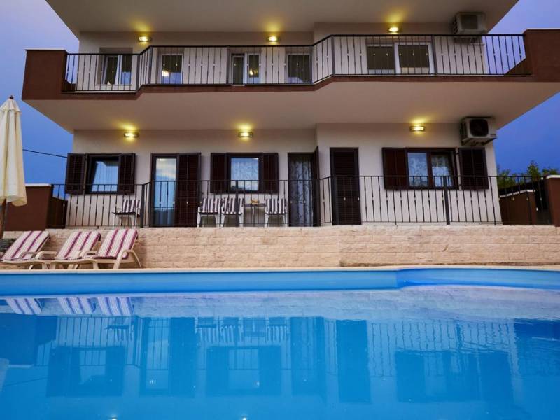 Vakantiehuis met zwembad in Split, Dalmatië, Kroatië 