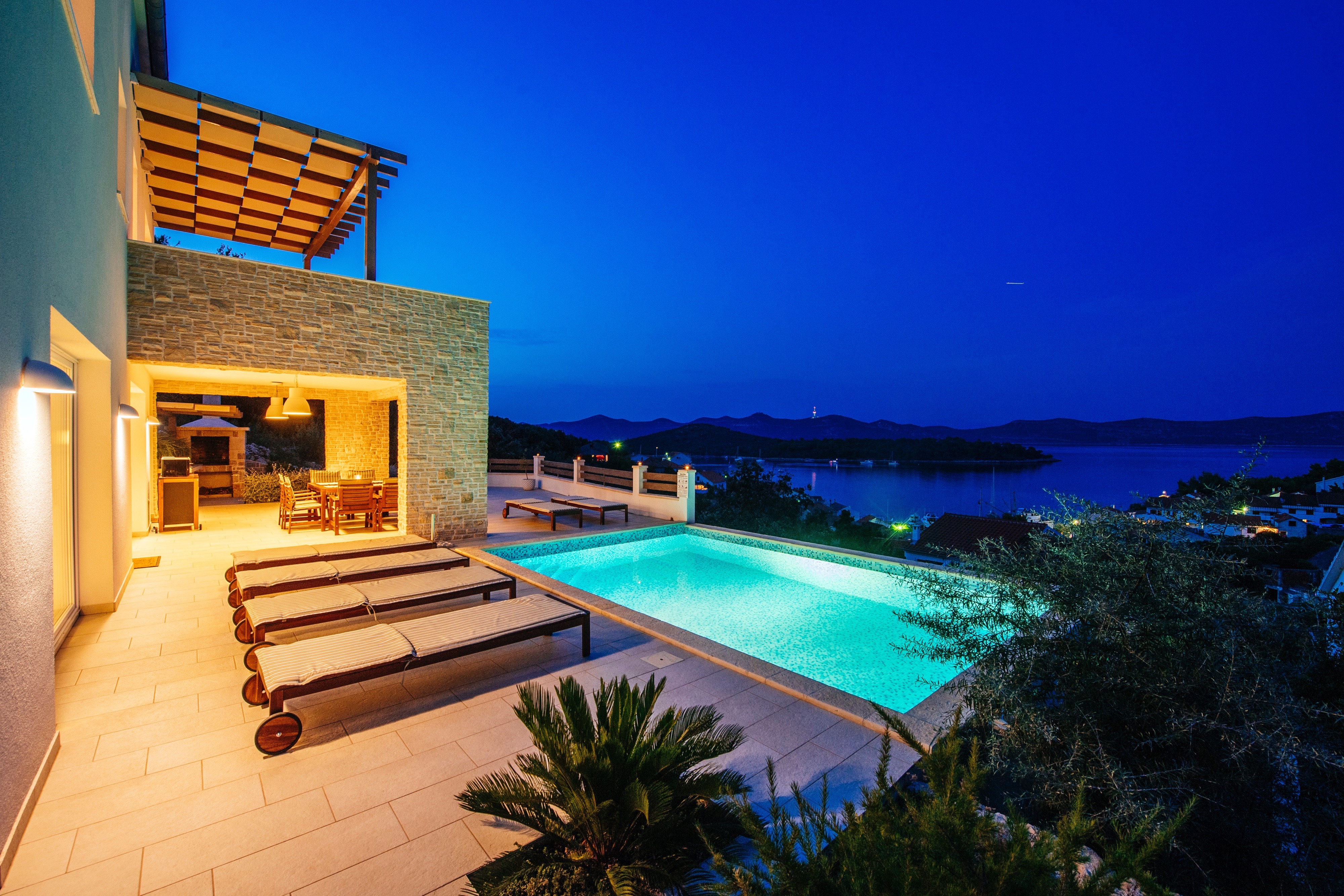 Villa Con Piscina E Splendida Vista Mare Sullisola Di Iž