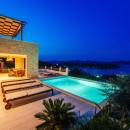 Vila s bazénem a krásným výhledem na moře na ostrově Iž, Dalmácie, Chorvatsko 