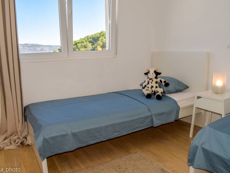 Vila z bazenom in čudovitim pogledom na morje na otoku Iž, Dalmacija, Hrvaška Vila z bazenom in čudovitim pogledom na morje na otoku Iž, Dalmacija, Hrvaška