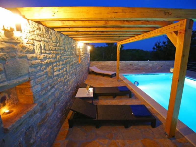 Villa medencével, Ravni Kotari, Zadar, Dalmácia, Horvátország 