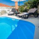 Villa met zwembad, Nerezisca, eiland Brač, Dalmatië, Kroatië 