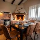 Villa Augustina, villa di lusso con piscina in Groznjan, Istria, Croazia Konoba sa kuhinjom i kaminom Villa Augustina, villa di lusso con piscina in Groznjan, Istria, Croazia Konoba sa kuhinjom i kaminom