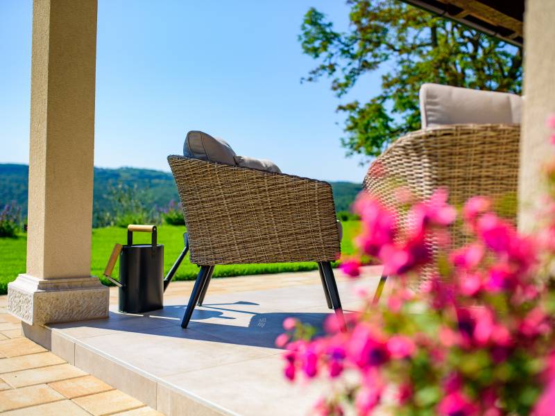 Villa Augustina, villa di lusso con piscina in Groznjan, Istria, Croazia Detalj vrta i terase Villa Augustina, villa di lusso con piscina in Groznjan, Istria, Croazia Detalj vrta i terase