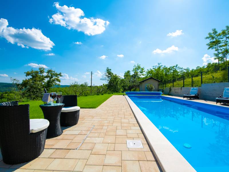 Villa Augustina, villa di lusso con piscina in Groznjan, Istria, Croazia 14 bazen Villa Augustina, villa di lusso con piscina in Groznjan, Istria, Croazia 14 bazen