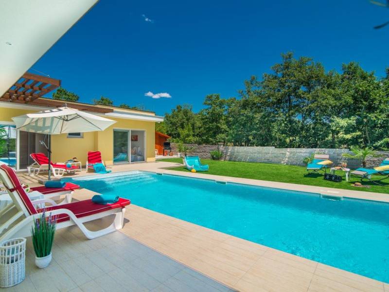 Villa con piscina privata riscaldata in Istria Centrale, vicino a Sanvicento 