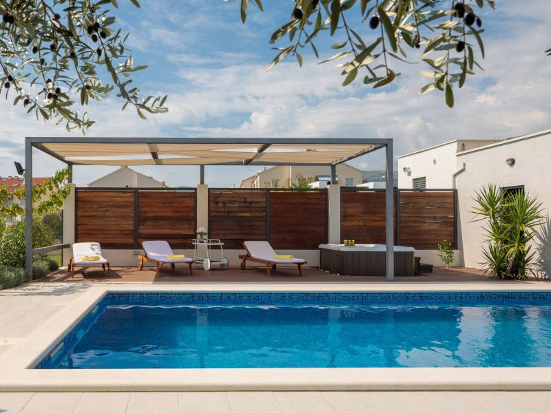 Maison avec piscine, jacuzzi et sauna, Kastel Luksic, Dalmatie, Croatie 