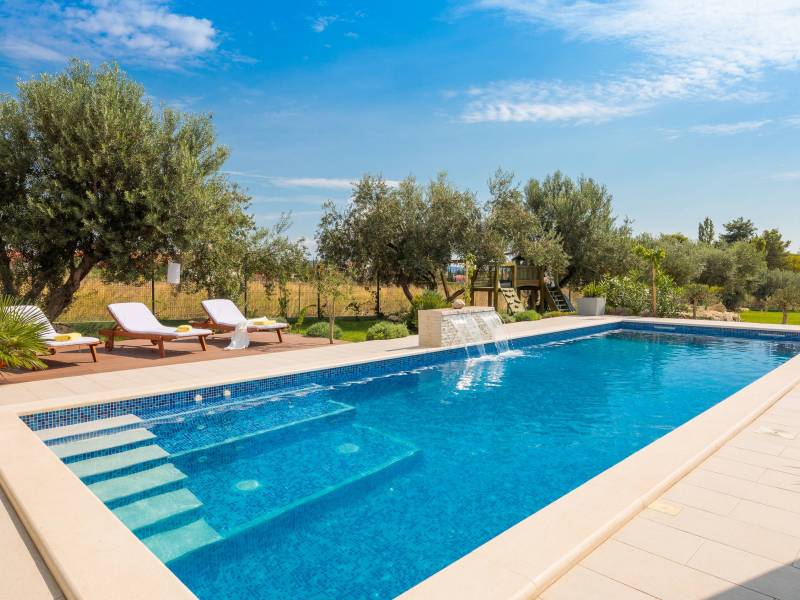 Luxe vakantiehuis met zwembad, jacuzzi en sauna, Kastel Luksic, Dalmatië, Kroatië 