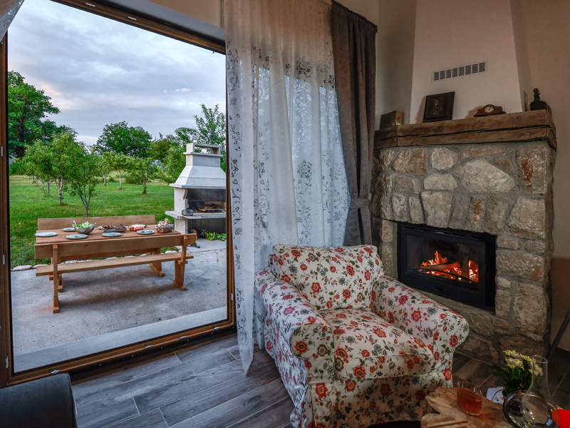 Luksuzne kuće za odmor s unutarnjim bazenom i saunom u Lici, u blizini Plitvičkih jezera 