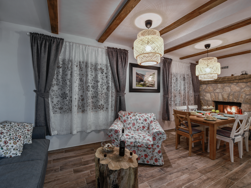 Luksuzne kuće za odmor s unutarnjim bazenom i saunom u Lici, u blizini Plitvičkih jezera 