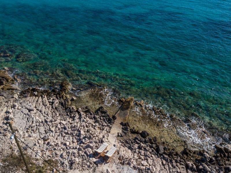 Villa Pearl of Adriatic with private pool, 10 m from the sea, island Drvenik Mali, Dalmatia 