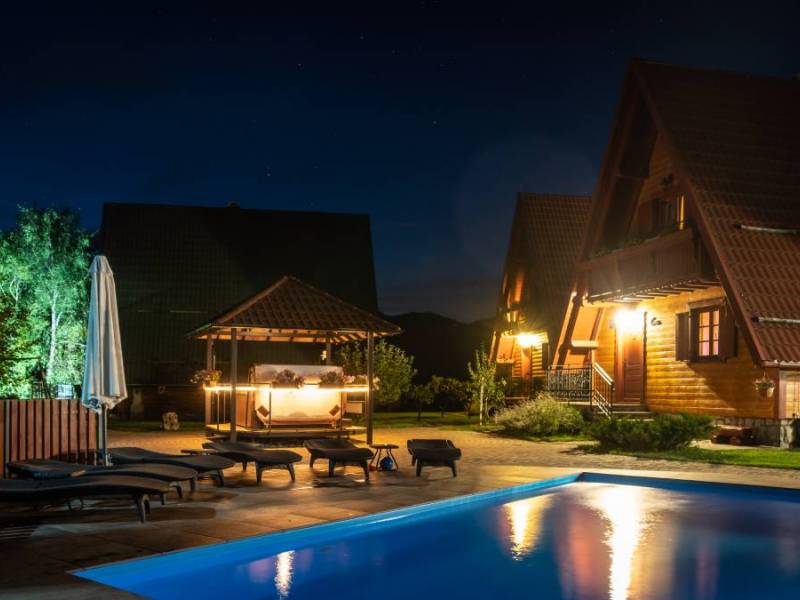 Ferienhäuser Crni Lug mit Pool, Sauna und Jacuzzi, Gorski Kotar, Kroatien 