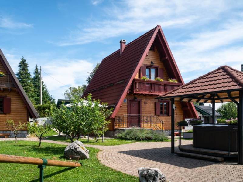 Huizen Crni Lug met zwembad sauna en jacuzzi, Gorski Kotar, Kroatië 