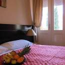 Villas Arbia, pokoje Rio i Magdalena, Rab, Chorwacja Bedroom with double bed