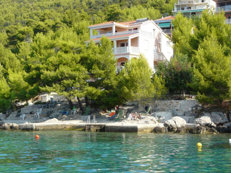 Apartments Karbuni Korcula, direkt on the sea, Dalmatia, Croatia 