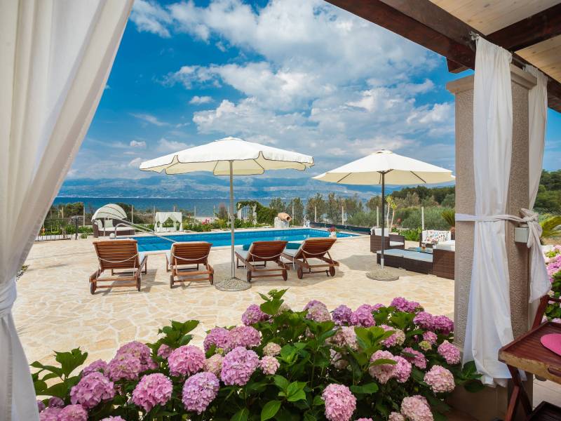 Vakantiehuis Mirca met zwembad, ved sjoen, Island Brac, Dalmatië, Kroatië 