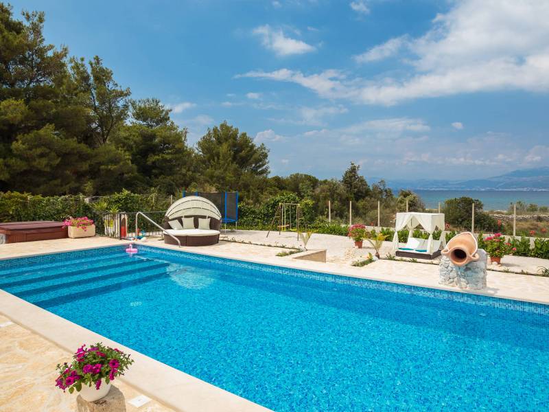 Ferienhaus Mirca mit Pool, direkt an Strand, Insel Brac, Dalmatien, Kroatien 