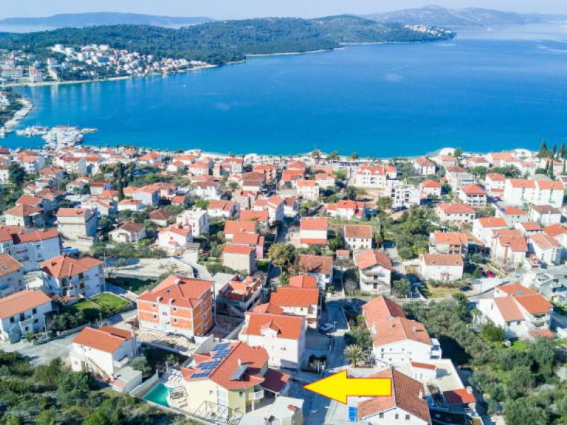 Ferienwohnungen mit Pool in Okrug Gornji, Insel Ciovo, Kroatien 