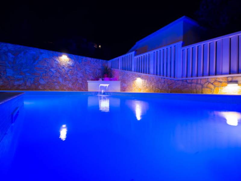 Ferienwohnungen mit Pool in Okrug Gornji, Insel Ciovo, Kroatien 