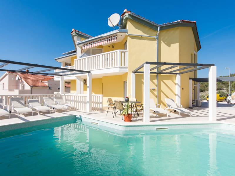 Apartments with pool in Okrug Gornji, island Ciovo, Croatia 
