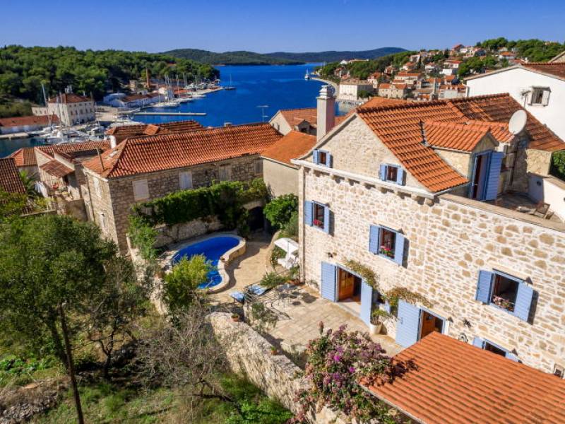 Hiša Milna z bazenom, otok Brač, Dalmacija, Hrvaška 
