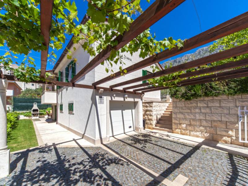 Ferienhaus mit Pool in Dugi Rat, Omis, Dalmatien, Kroatien 