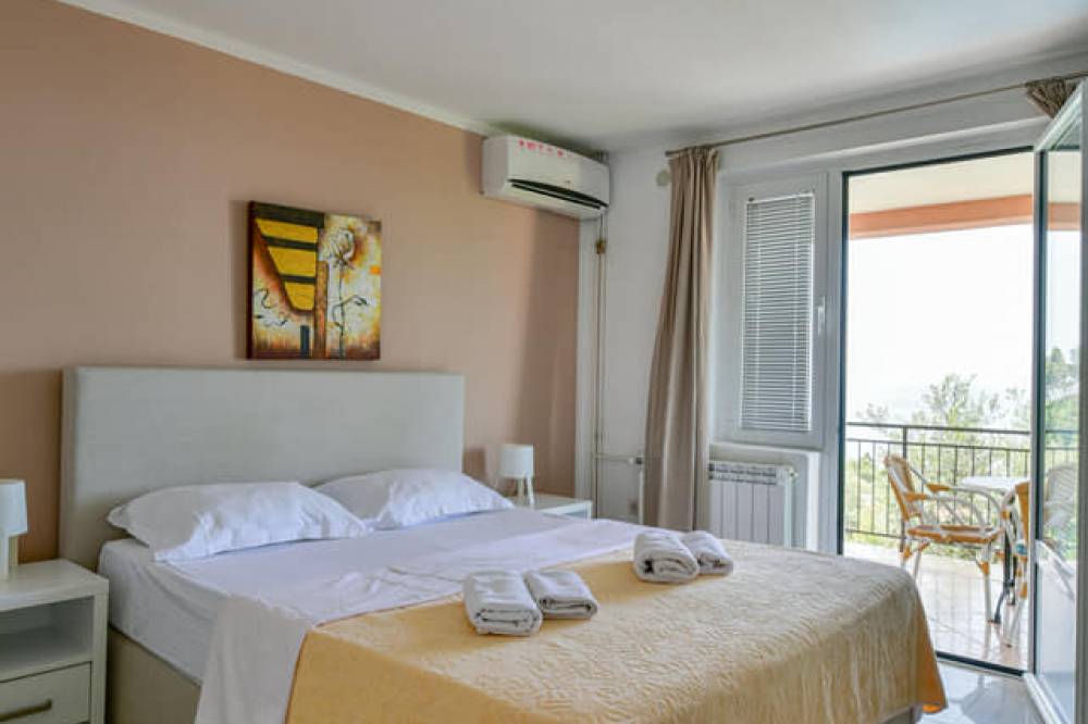 Apartments Kentera Sveti Stefan Montenegro Cipa Travel