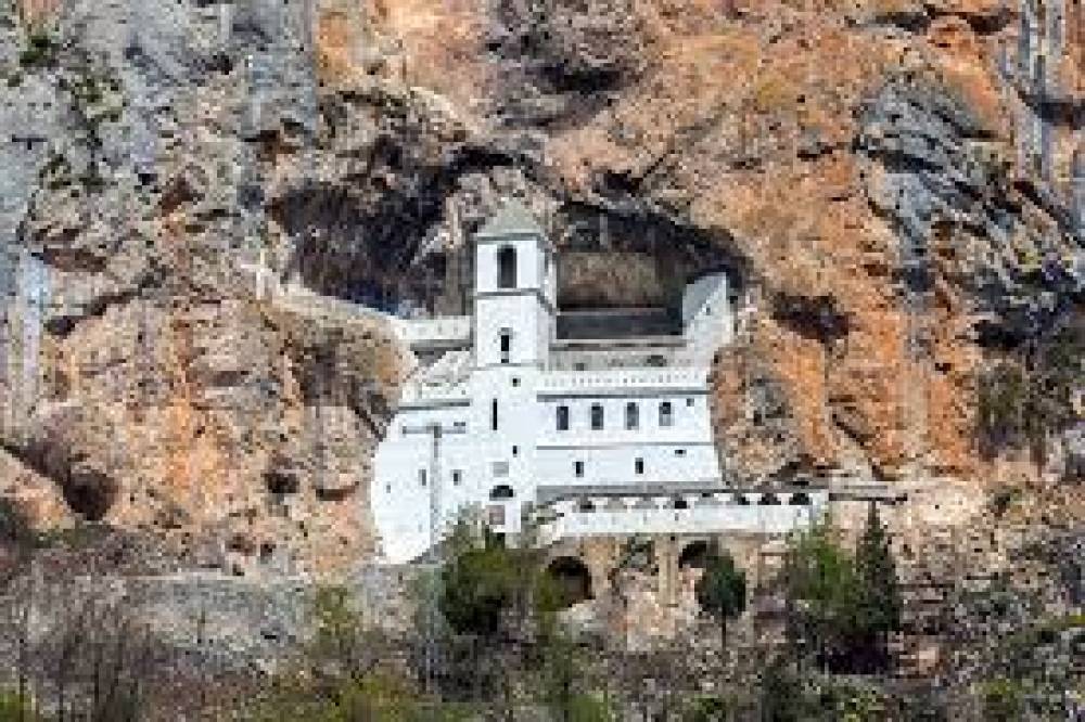 Manastir Ostrog | Montenegro | CipaTravel